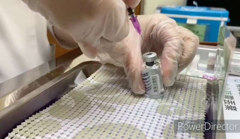 高雄市衛生局、小港醫院和民生醫院拍攝「BNT疫苗稀釋注意事項」影片。記者徐如宜／翻攝