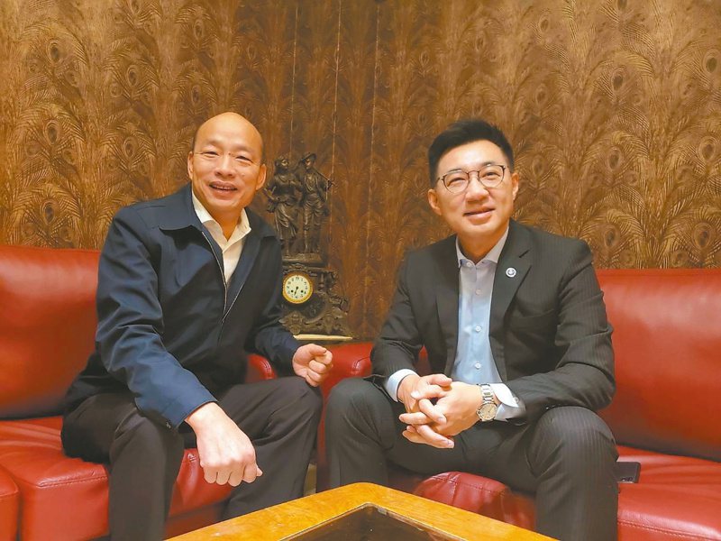 圖為國民黨主席江啟臣（右）與高雄市前市長韓國瑜。圖／高雄市政府提供