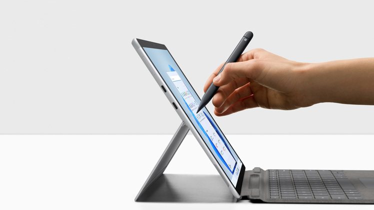 Surface Pro X經濟實惠的入門價格，讓使用者得以享有豐富功能及多元選擇...