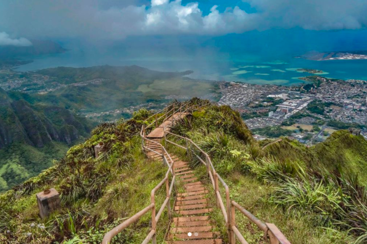 夏威夷著名觀光景點海庫階梯，恐將在明年被拆除。圖／截自IG（@cesariddle）