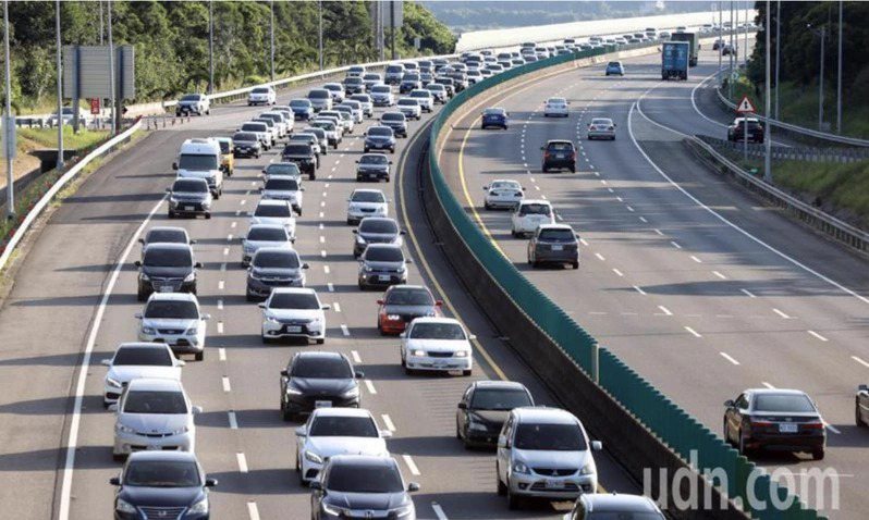 高公局預估，元旦連假屬於三天的短假期，國道交通量已第二天最高，可達115百萬車公里。聯合報系資料照