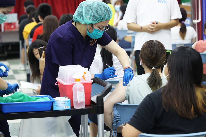 台北市校園22日開始施打BNT疫苗。本報資料照片