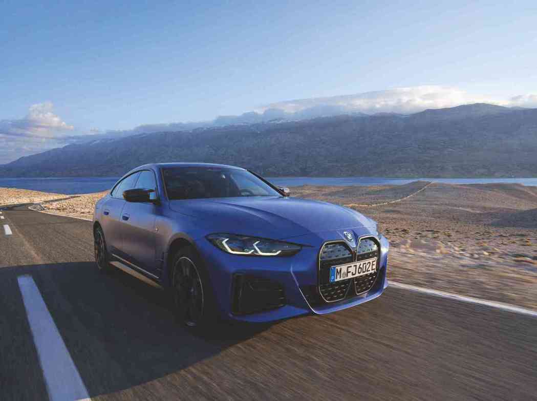 BMW為全新BMW i4採用全新第五代eDrive科技，採用電動馬達、動力控制模...