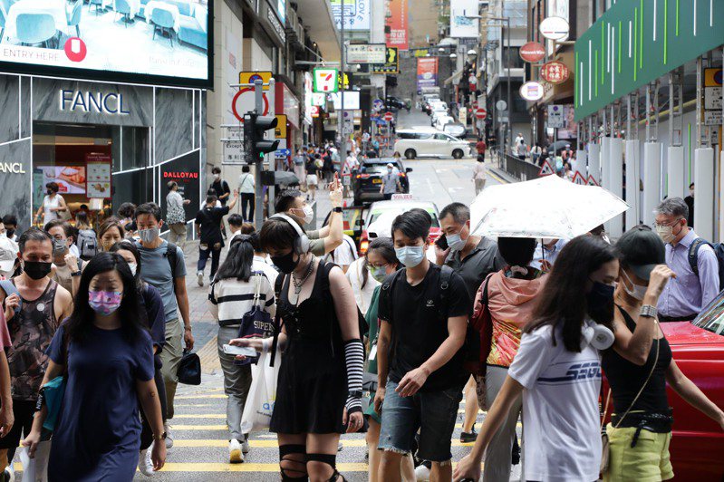 香港12月選舉新一屆立法會選舉，年輕選民大減。圖為香港街頭一景。（香港中通社）
