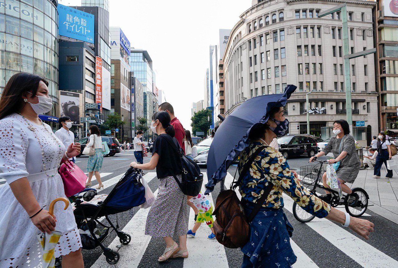日本宣布，入境者如完整接種ＡＺ、ＢＮＴ及莫德納疫苗，可縮短檢疫天數。 圖／歐新社
