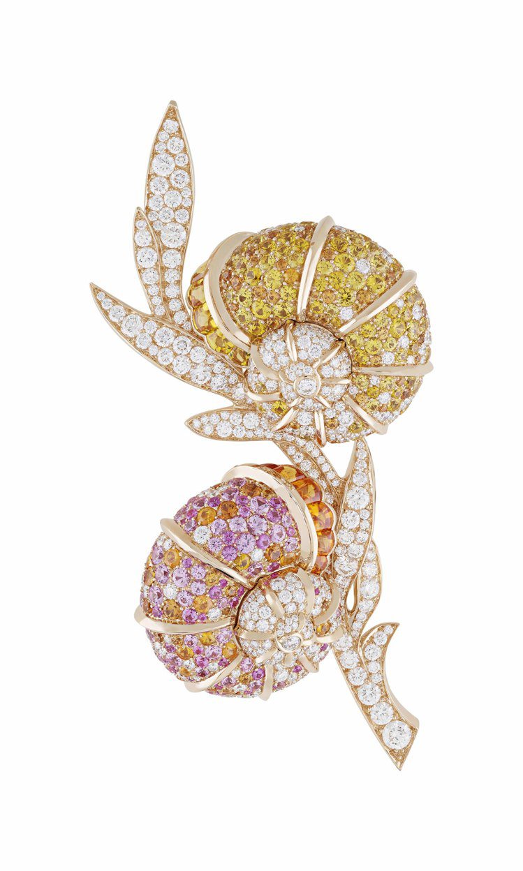 挪亞方舟系列高級珠寶Escargots胸針，玫瑰金鑲嵌粉紅色及黃色剛玉、錳鋁榴石、鑽石，約885萬元。圖／梵克雅寶提供