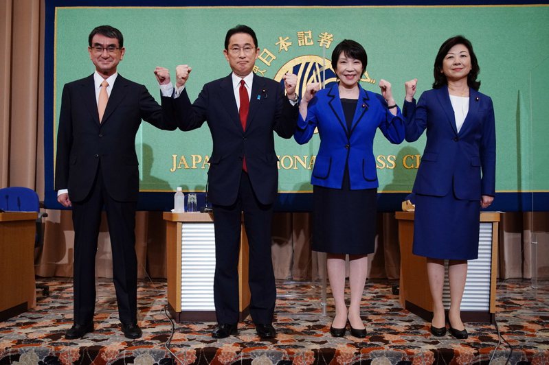 日本自民黨總裁選舉由岸田文雄(左二)勝出。歐新社
