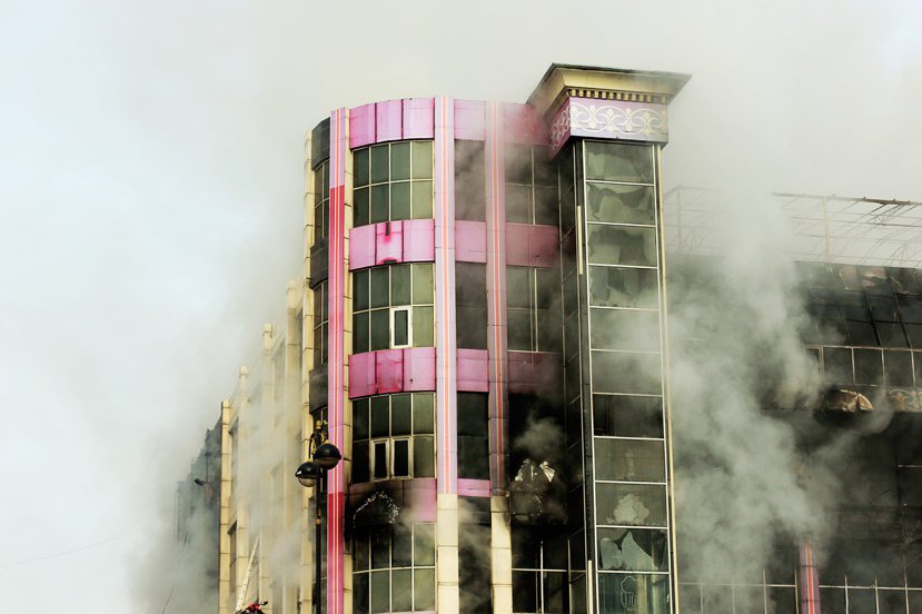 近年的建築物火災案件中，「電器因素」高居第二，而天氣熱用電量也高，潛在的居家危險...