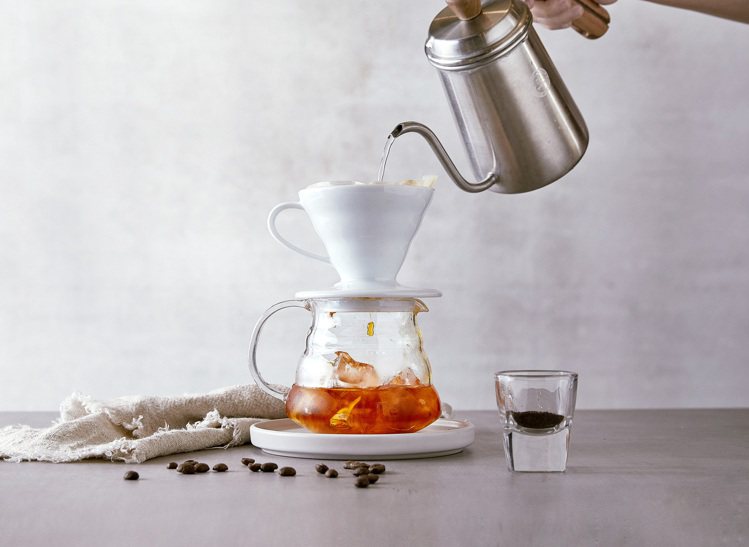 奎克咖啡推出10月限定─手沖單品咖啡。圖／奎克咖啡提供