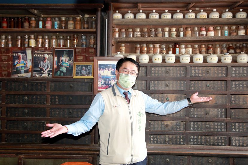 台南後壁菁寮老街內的金德興中藥行是《俗女養成記》的主要場景。 圖／台南市政府提供