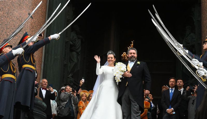 40岁新郎乔治．米哈伊洛维奇．罗曼诺夫大公，与39岁新娘贝塔里尼在圣彼得堡的圣以撒大教堂许下誓词，数十名欧洲王室成员到场见证两人结为夫妻。 法新社(photo:UDN)