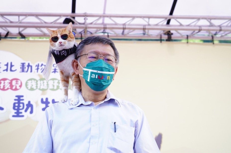 台北市長柯文哲出席「世界動物日」，提到室外是否要不要食，主張應該要打滿2劑疫苗、放寬防疫政策。圖／北市府提供