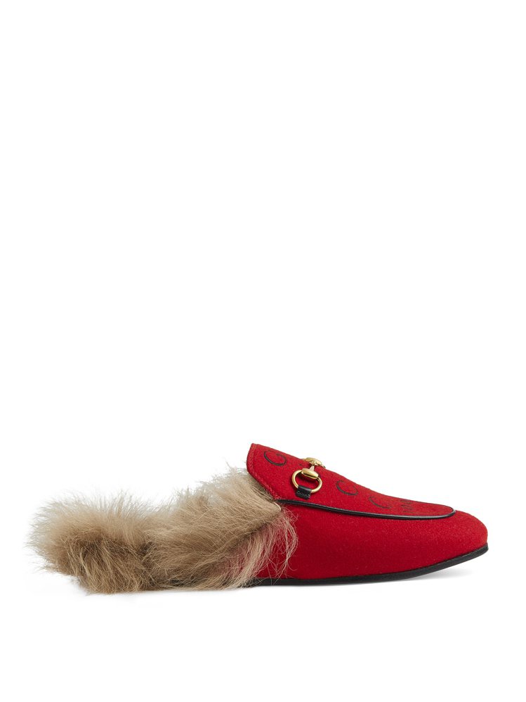 GUCCI Centennial紅色馬銜鍊拖鞋，37,000元。圖／GUCCI提供