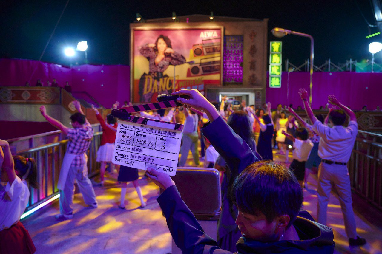 「天橋上的魔術師」出動200人共跳大排舞。 圖／公視、myVideo提供