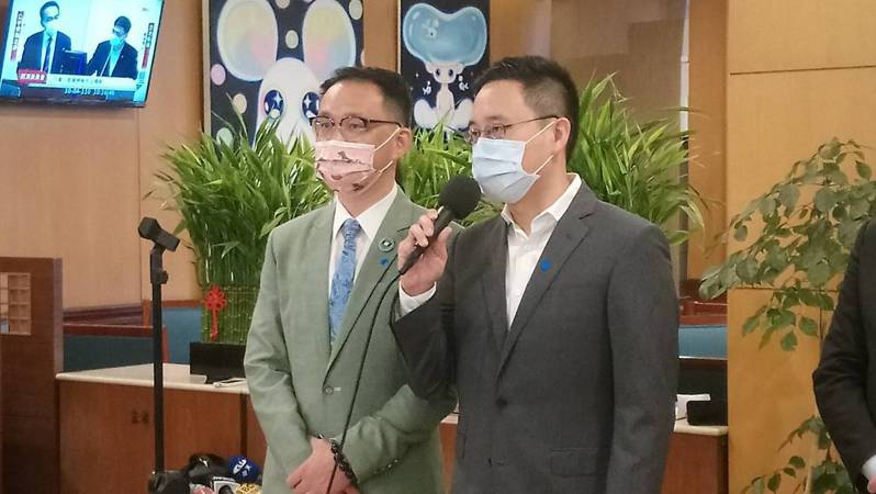 台北市議員阮昭雄(左)、「口譯哥」趙怡翔(右)。記者吳亮賢／攝影