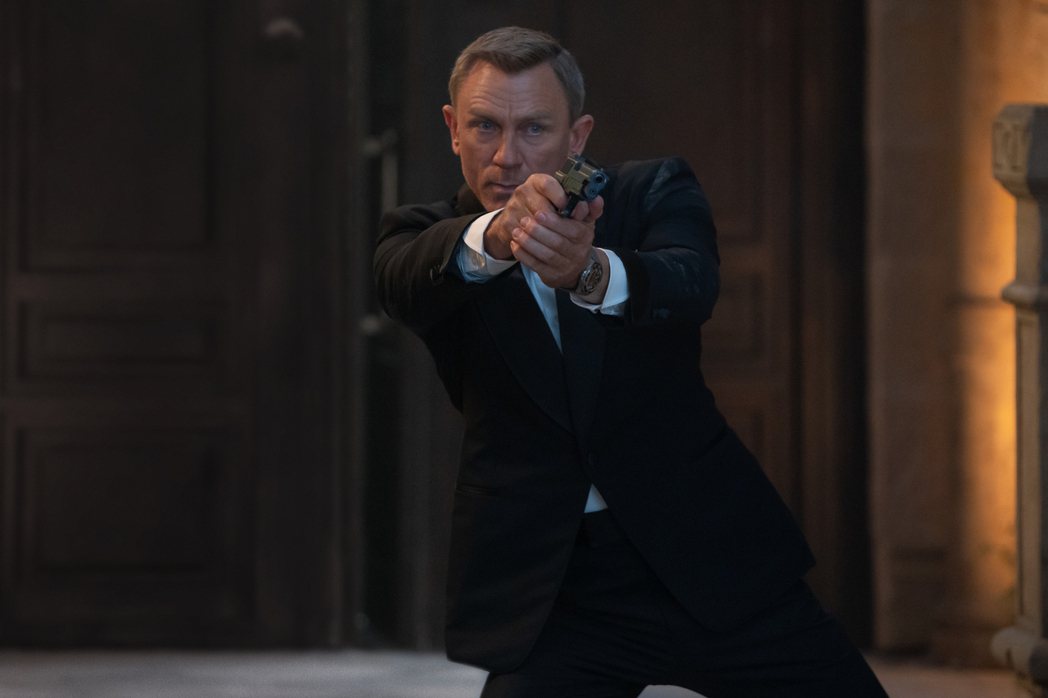 「007 生死交戰」全球首映票房開出超級大紅盤，台灣也穩座冠軍。圖／UIP提供