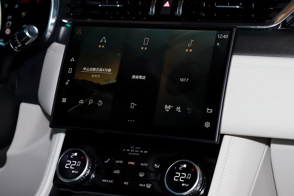 11.4吋曲面液晶顯示螢幕，搭載Pivi Pro車輛資訊娛樂系統，整合多項車輛即...