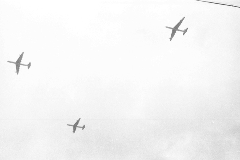 中華民國44年國慶閱兵大典，美國空軍的三架巨型B─36六引擎康凡爾洲際轟炸機，特地從關島基地起飛來台兩度飛越台北上空。圖／聯合報系資料照片