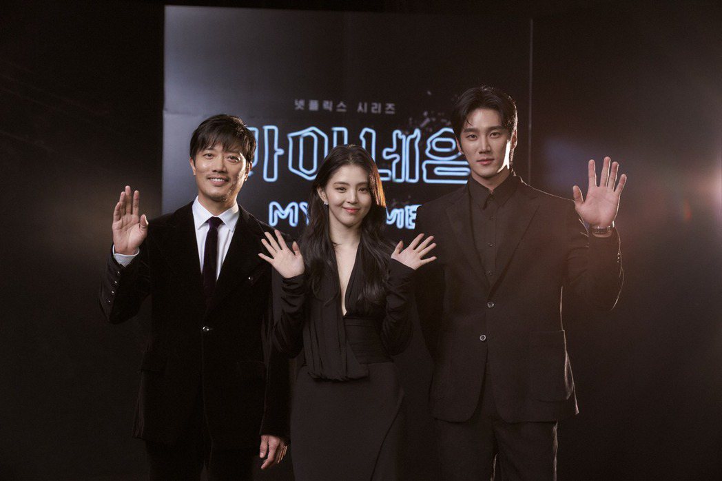 朴熹洵(左起)、韓韶禧、安普賢出席「以吾之名」首爾記者會。圖／Netflix提供