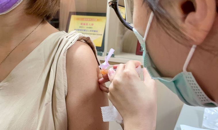國内10月開打流感疫苗，不少人有疑問「要打嗎」。圖／奇美醫學中心提供