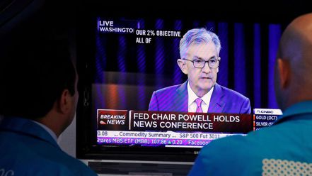 聯準會（Fed）主席鮑爾頻頻表示，當前美國通膨勁揚應是暫時現象。批評者則指出，Fed對抗當前通膨復熾所用的戰術，可能已不合時宜。路透