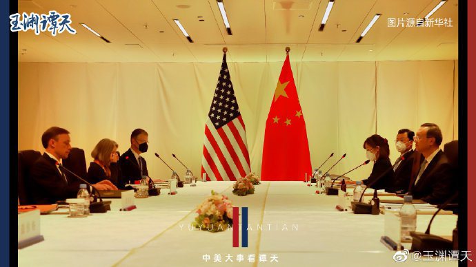 美中高層進行談判的桌子，不是酒店提供的，而是從中國駐瑞士大使館借來的。圖源：新華...