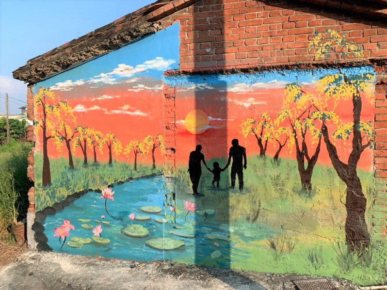 台南應用科大微型駐村計畫在山上南洲里彩繪牆打造農村新亮點。圖／山上區公所提供