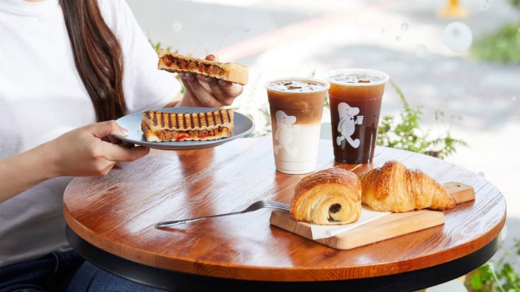 cama café全新推出冠軍麵包系列、滿餡帕尼尼系列。圖／cama café提...