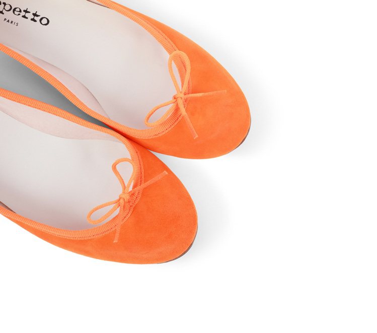 Cendrillon平底鞋(橘色)，10,600元。圖／Repetto提供