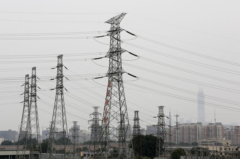 中國缺電危機從工廠擴散到民生。 美聯社
