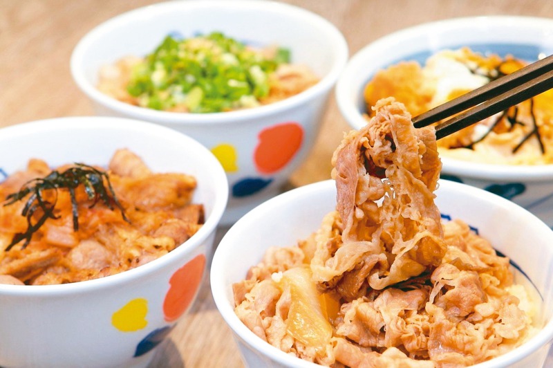 牛丼為日本國民美食的代表，牛丼前身是國人很熟悉的壽喜燒。圖／聯合報系資料照片