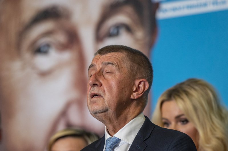 捷克現任總理巴比斯於國會選舉中落敗。歐新社