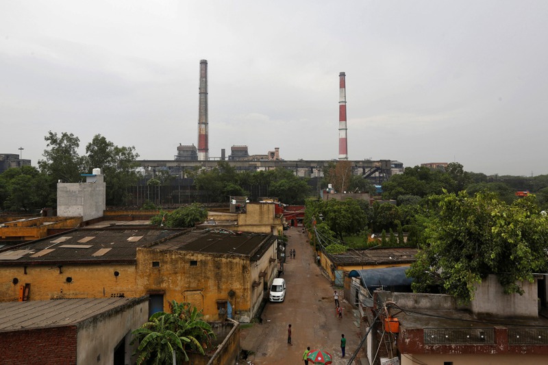 印度全國電力有70%以上來自燃煤發電，圖為位於新德里的一間燃煤電廠。路透