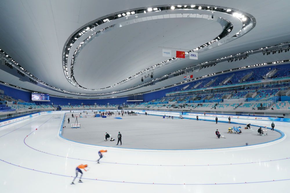 10月10日，荷蘭選手參加女子1500公尺滑冰比賽。新華社