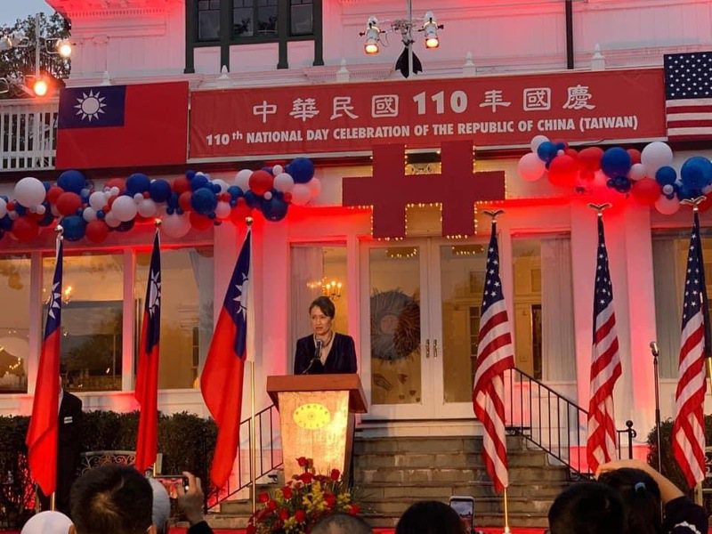 駐美代表蕭美琴今呼應，並提到「雖然許多住在美國的華僑在『慶祝重要日子』的觀點，可能與住在台灣的民眾有些不同」。圖／取自蕭美琴臉書