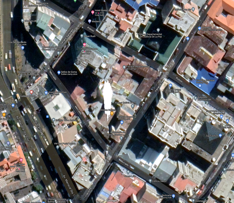一名網友在Google Maps的衛星圖上發現建築物群存有不規則白色色塊，認為是「時空裂縫」。擷自Reddit