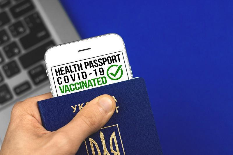 美國宣布11月開始，全面開放完整施打兩劑疫苗的外國旅客入境，引爆疫苗護照專題；圖片／123RF