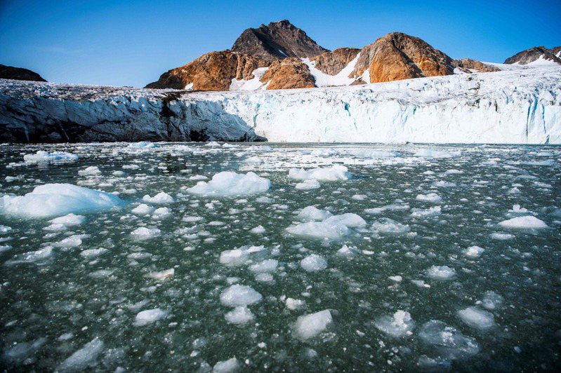 新研究顯示，格陵蘭（Greenland）冰層可能已經融化到無法挽回的地步，無論全球以多快的速度降低溫室氣體排放，冰層仍可能繼續融化。 圖／法新社