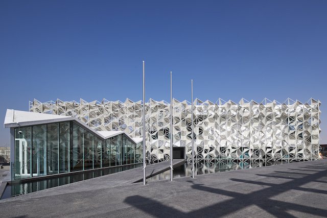純白色系建築量體位於「機遇展區」，以日本熟悉「白銀比例」來配置。© Expo 2020 Dubai JAPAN PAVILION