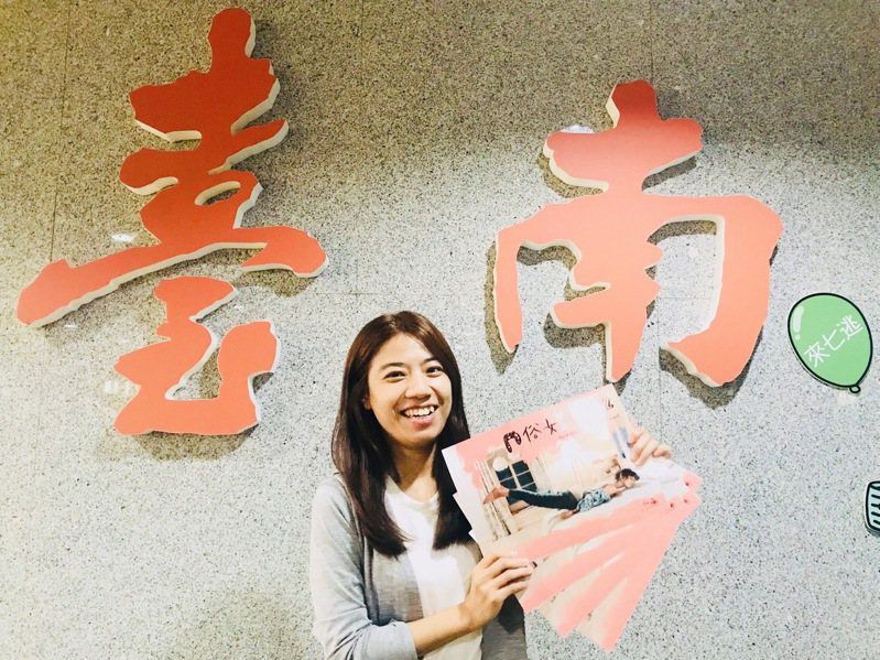 台南市觀光旅遊局與文化局製作「俗女養成記2拍攝景點導覽地圖」供民眾免費索取。圖／台南市觀光旅遊局提供