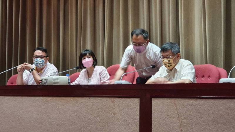 台北市長柯文哲下午赴議員向國民黨議會黨團報告會期的優先法案。記者楊正海／攝影