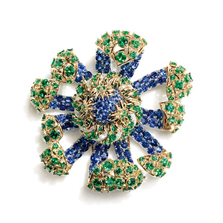 Tiffany Schlumberger鉑金與18K金鑲嵌藍寶石、沙弗萊石與鑽石海葵設計胸針，962萬元。圖／Tiffany提供
