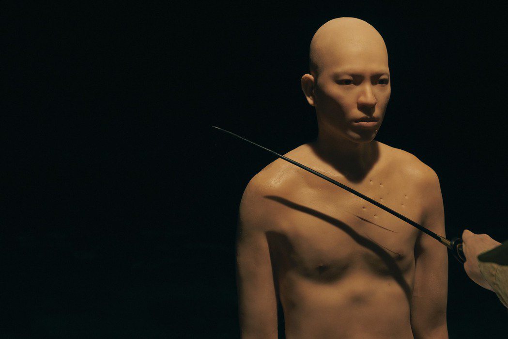 蕭敬騰親自到攝影棚進行3D建模，打造出「老蕭人偶」。圖／華納音樂提供