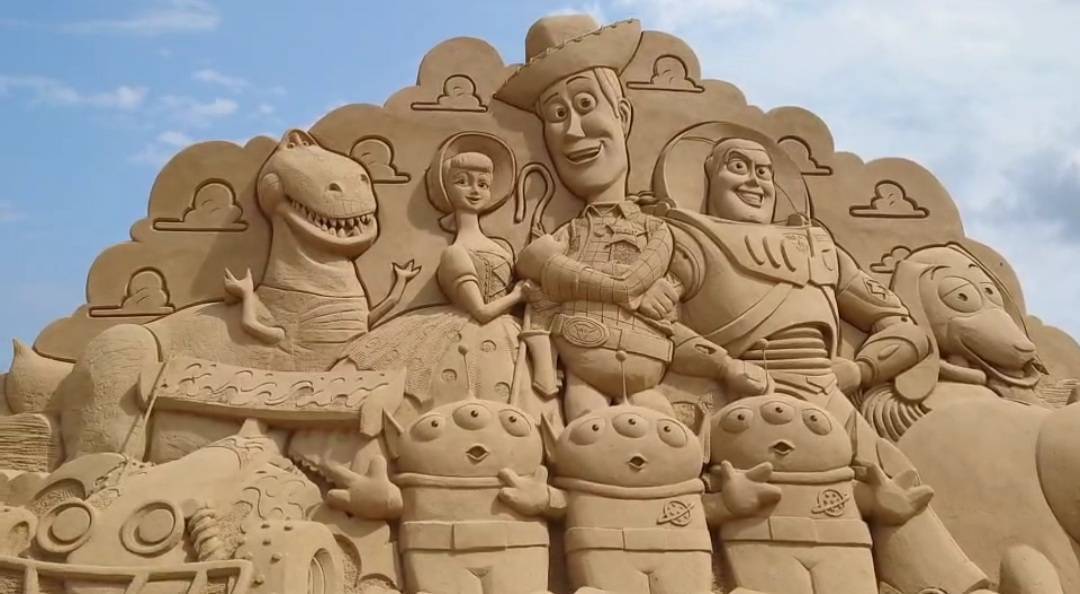 2021福隆國際沙雕藝術季「重溫皮克斯經典」，融入全球最夯的皮克斯動畫巨星，打造...