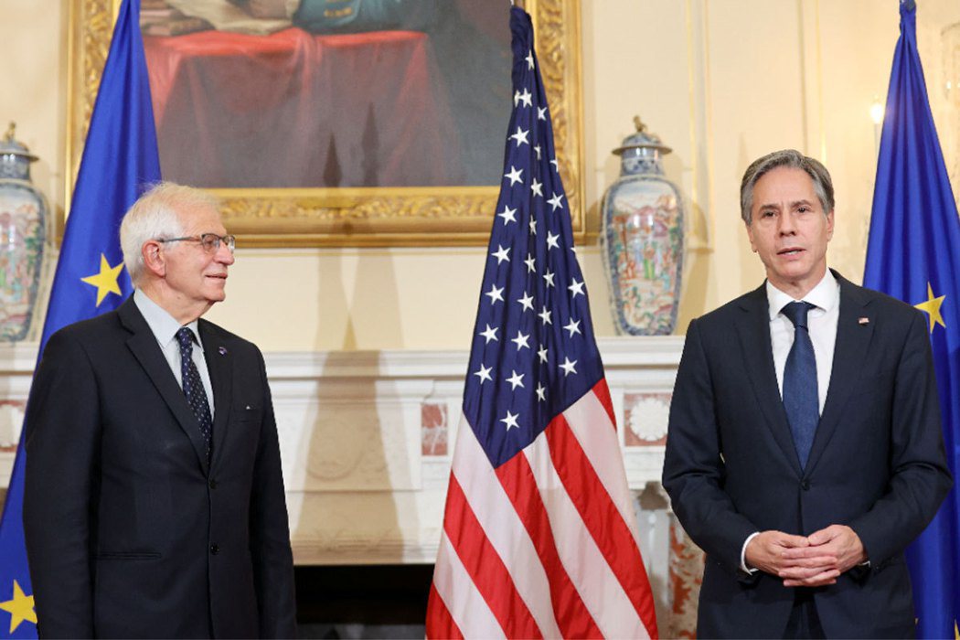 美國國務卿布林肯（右）14日會晤歐盟外交政策高級代表波瑞爾（左）。路透社