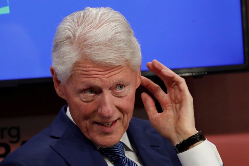 美国前总统柯林顿（Bill Clinton）12日疑因血液感染住进加护病房治疗，与新冠病毒无关。路透(photo:UDN)