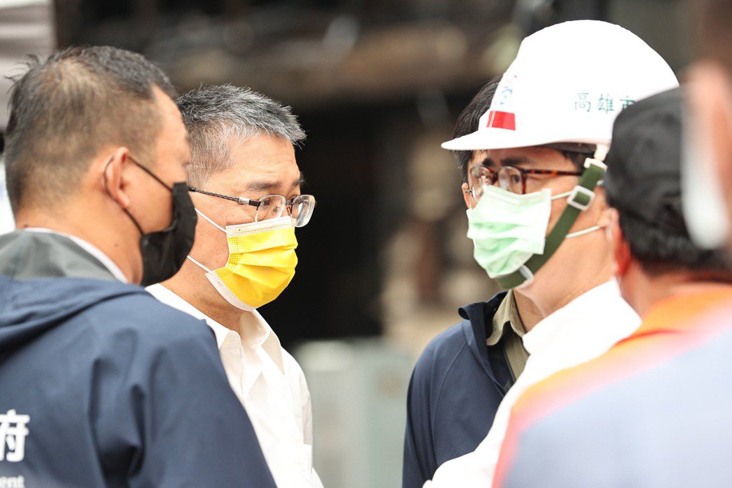 高雄市長陳其邁捐一個月所得助城中城大火重建。本報資料照