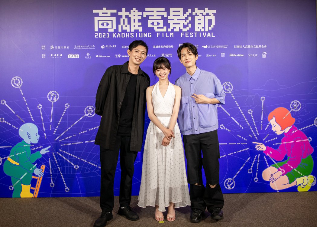 莊翔安(左)執導，陳姸霏(中)、石知田(右)主演的劇情短片「我在隔離中」在高雄電...