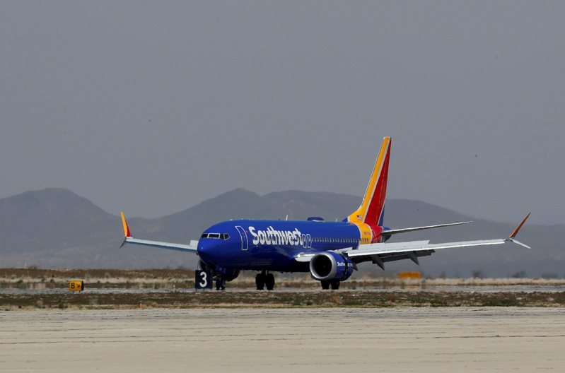 美国西南航空班机降落在加州维克多维尔机场。（路透）(photo:UDN)