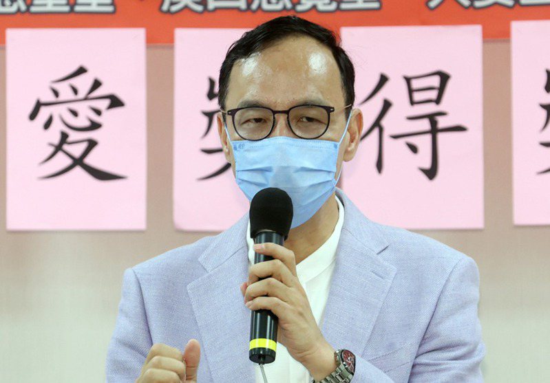 國民黨主席朱立倫今說，綠營給台灣反對力量貼上親中賣台標籤。民進黨搞不好都會說高雄城中城大火是「阿共的陰謀」。記者曾吉松／攝影